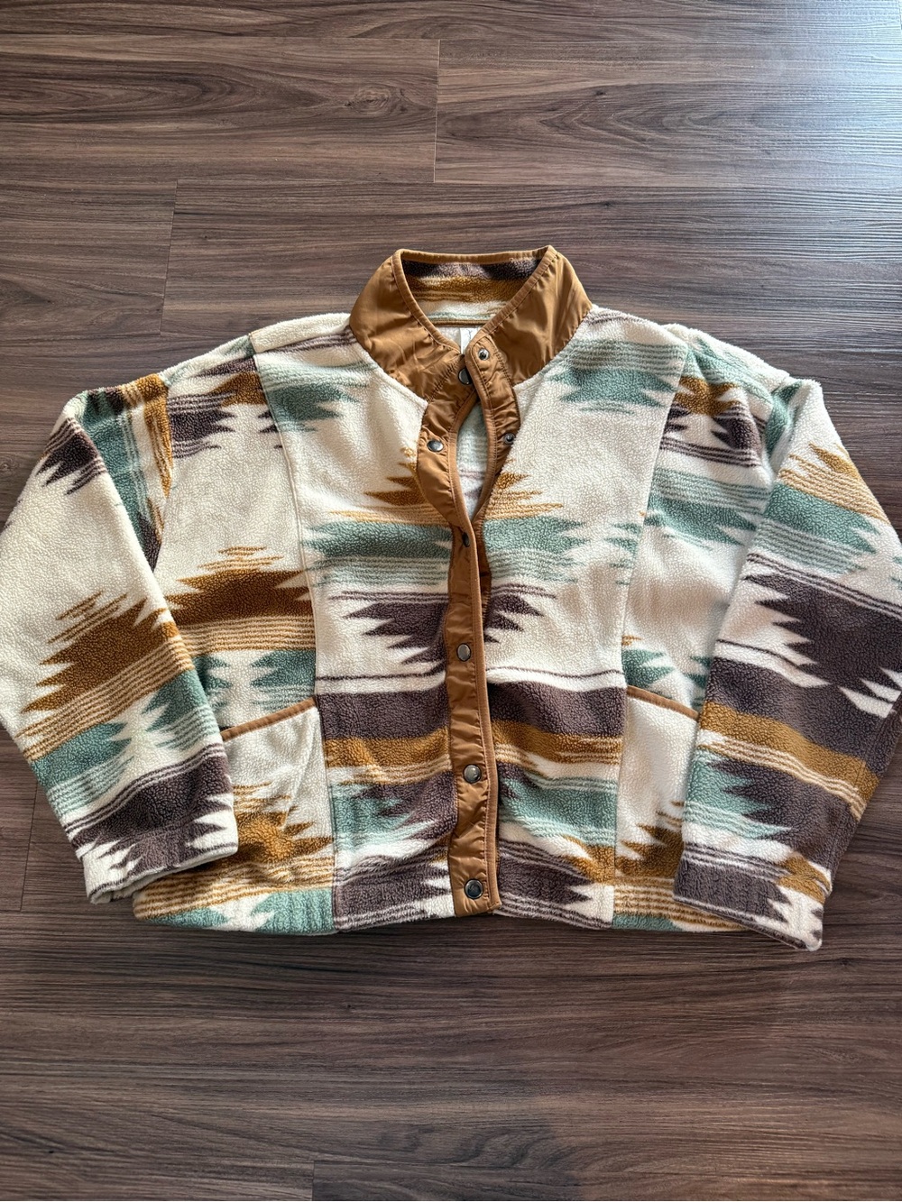 Women’s Large Young Hearts Run Free southwestern Aztec fleece jacket